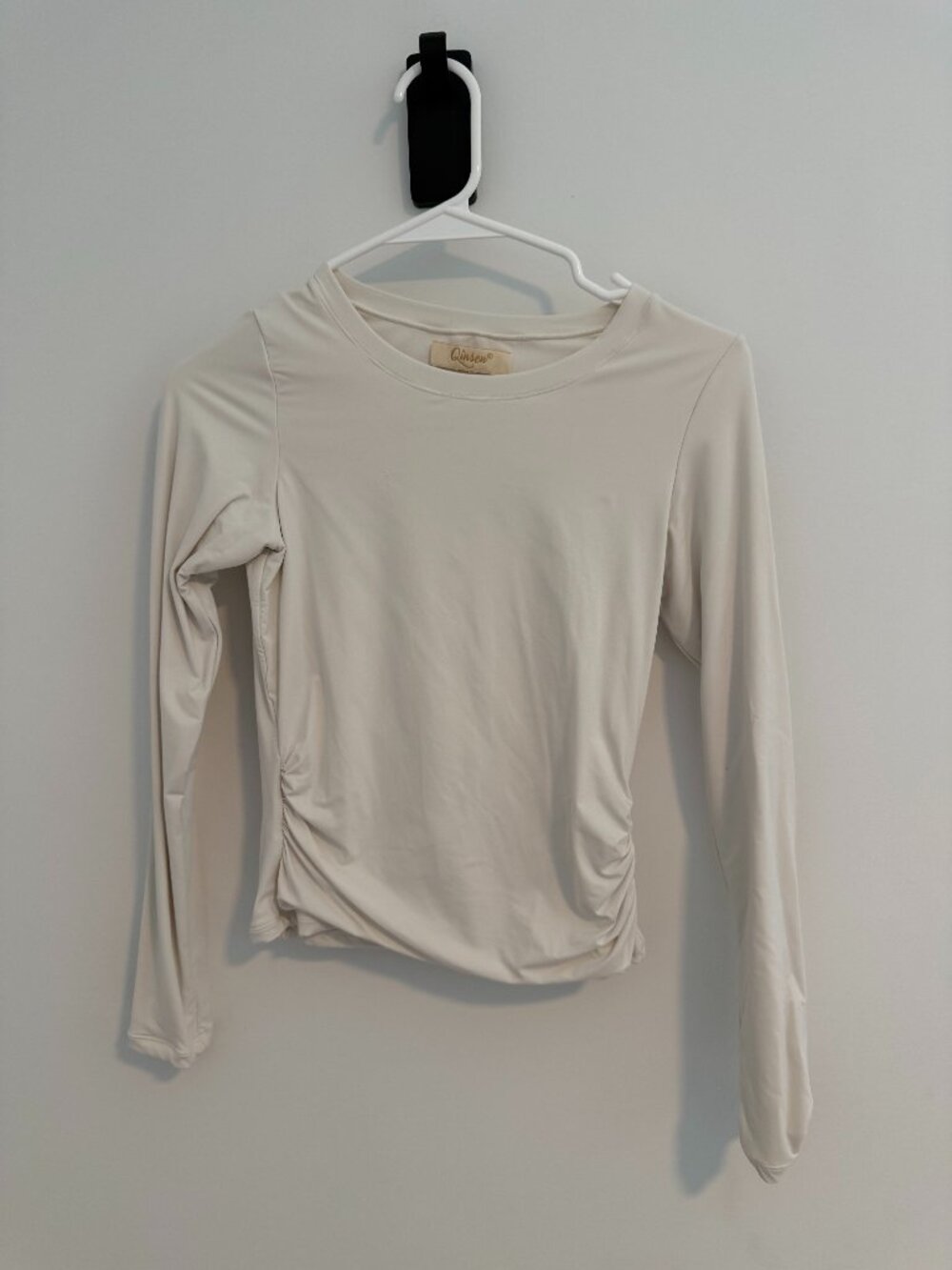 Qinsen Cream Long Sleeve Ruched Side Stretch Top Size Small